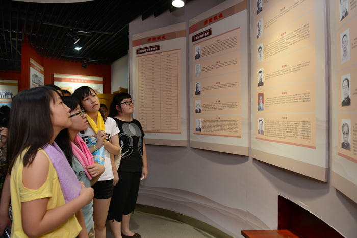 香港青少年学生“中国寻根之旅”夏令营莅临我校参观交流